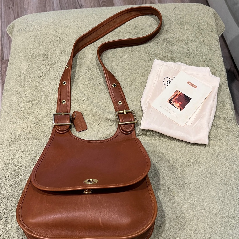 SOLD   Coach Vintage Crescent Saddle Bag Leather 9988 USA